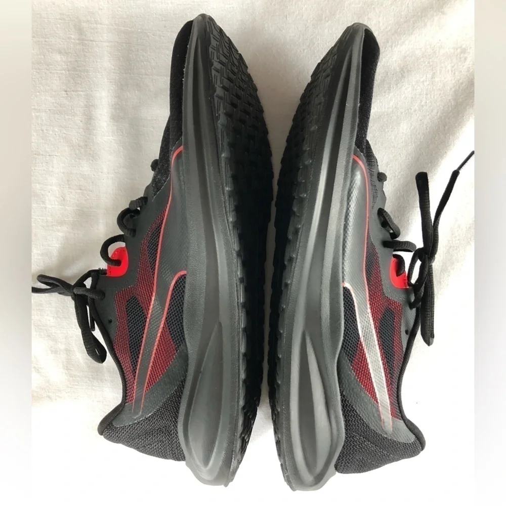 NWOT PUMA Men's Twitch Runner Sneaker - Picture 5 of 6